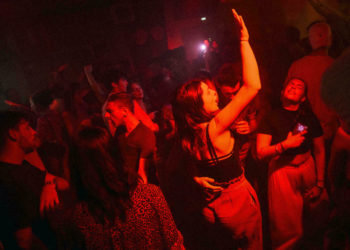 Fransa'da Omicron önlemi: Gece kulüpleri dört haftalığına kapanıyor