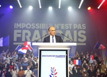 Fransa’da aşırı sağcı Eric Zemmour adaylığını açıkladı, ilk miting olaylı geçti