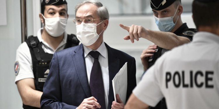 Fransa’da eski İçişleri Bakanı Gueant ‘yolsuzluk’ nedeniyle cezaevine girdi