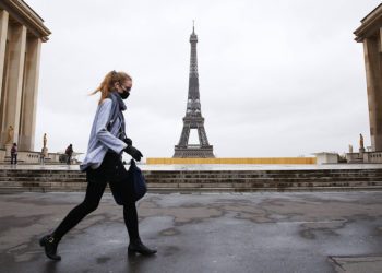 Fransa’da günlük vakalar 100 bini aştı