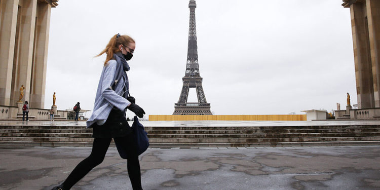 Fransa’da günlük vakalar 100 bini aştı