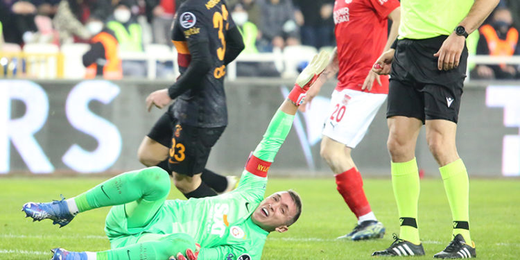 Galatasaray'da Muslera sakatlandı