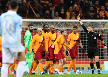 Galatasaray'dan Zorbay Küçük'e sert tepki: Sporcularımıza hakaret eden, spor ahlakından nasibini almamış bu kişinin, Türk futbolunda görev alması kabul edilemez