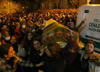Garibe Gezer zılgıtlar eşliğinde defnedildi