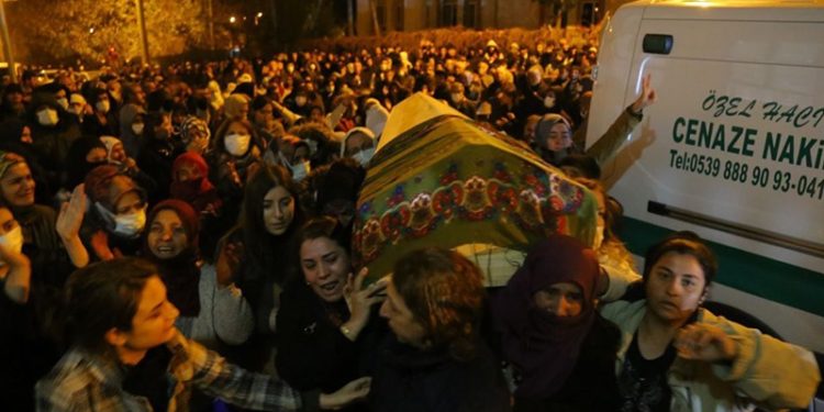 Garibe Gezer zılgıtlar eşliğinde defnedildi