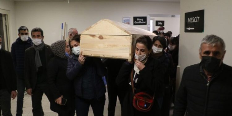 Garibe Gezer’in cenazesini kadınlar hastaneden aldı