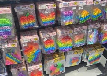 Gökkuşağı renkli çocuk oyuncaklara 'İslami değerlere aykırı' denilerek el koyuldu