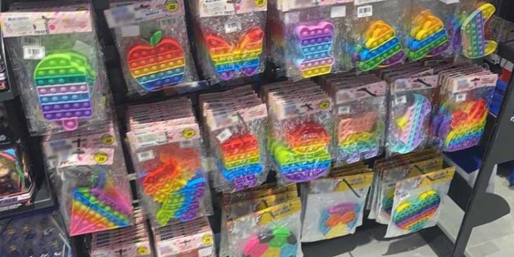 Gökkuşağı renkli çocuk oyuncaklara 'İslami değerlere aykırı' denilerek el koyuldu