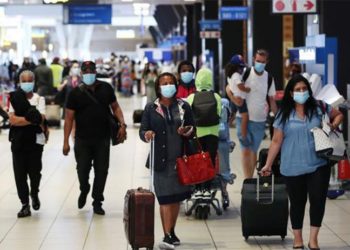 Güney Afrikalı yetkililer: Omicron ile salgının yeni dalgasında zirve noktasına ulaşıldı