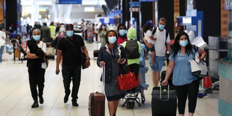 Güney Afrikalı yetkililer: Omicron ile salgının yeni dalgasında zirve noktasına ulaşıldı