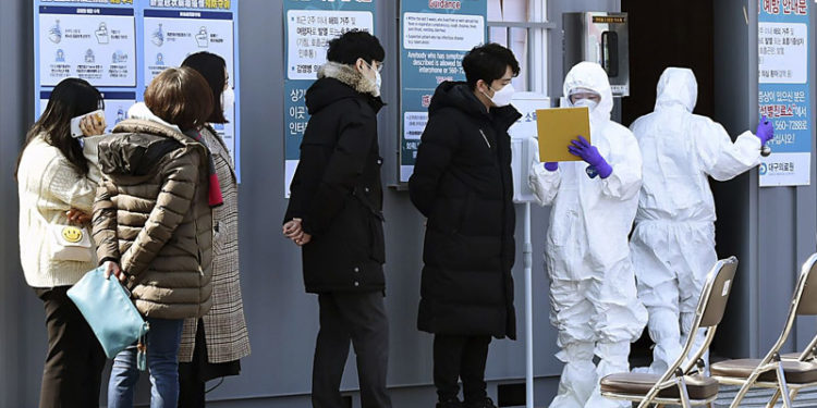 Güney Kore'de Omicron kısıtlamaları:  4'ten fazla kişinin bir araya gelmesi yasaklandı