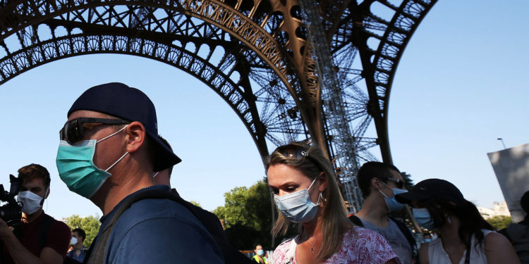 Günlük vaka sayısı 100 bini aştı: Fransa, Covid-19 tedbirlerini sıkılaştırdı
