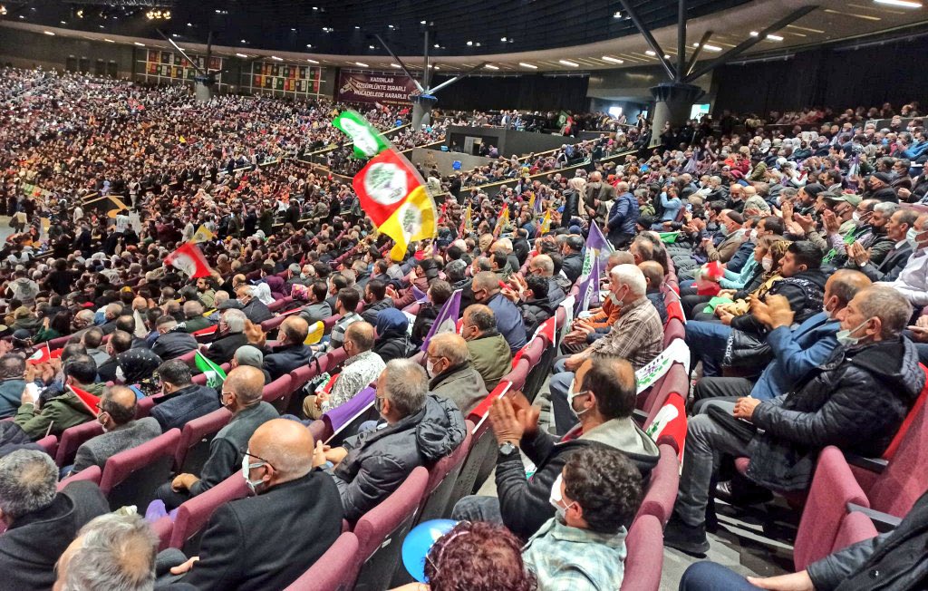 HDP İstanbul Kongresi’nde on binlerce kişi: ‘Zalimlerin saltanatını yıkacağız’