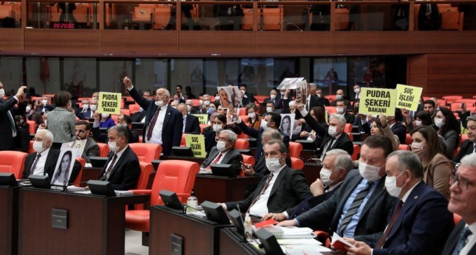 HDP, Soylu’yu dövizlerle protesto etti