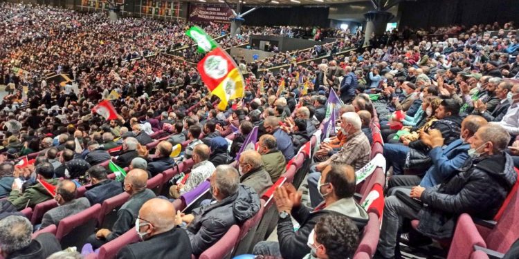 HDP İstanbul Kongresi’nde on binlerce kişi: ‘Zalimlerin saltanatını yıkacağız’