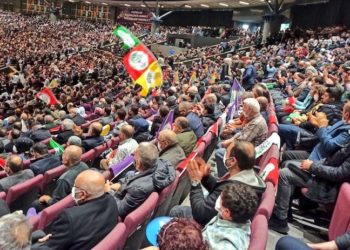 HDP İstanbul kongresinde binler toplandı: Garibe Gezer'e adıyoruz