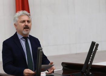 HDP'li Çepni: Biri size dinden, milliyetçilikten bahsederse hemen cebinize bakın