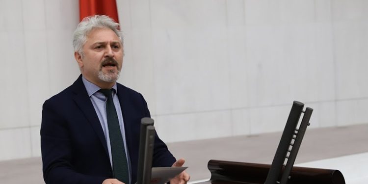 HDP'li Çepni: Biri size dinden, milliyetçilikten bahsederse hemen cebinize bakın