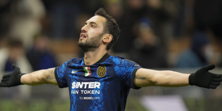 Hakan Çalhanoğlu'nun 1 gol 1 asist ile oynadığı maçta Inter farklı kazandı