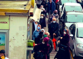 Halk Ekmek büfesi görevlisi: Son bir aydır kuyruklar daha da uzadı