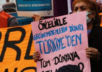 Halkevleri'nden tencere tavalı 'geçinemiyoruz' eylemi
