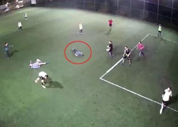 Halı sahada kalp krizi geçiren kişi öldü