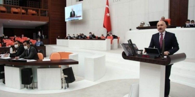 Hasankeyf'e yapılan barajı övdü, 'Tarih katili' tepkisiyle karşılaştı