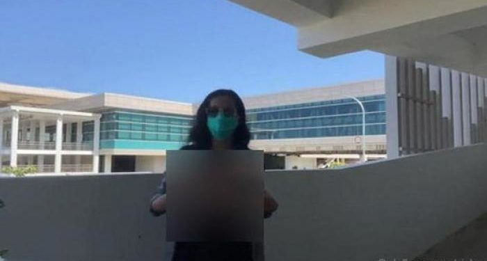 Havalimanında göğüslerini ve cinsel organını açıp video çeken kadın aranıyor!
