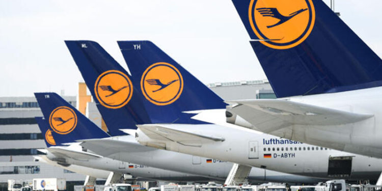 Havayolu şirketi Lufthansa, Omicron varyantının artması üzerine 33 bin seferi iptal etti