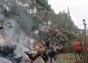 Hindistan Genelkurmay Başkanı’nı taşıyan helikopter düştü