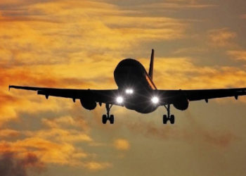 Hindistan'daki uçağın kargo bölümünde uyuyakalan işçi, gözünü Birleşik Arap Emirlikleri'nde açtı