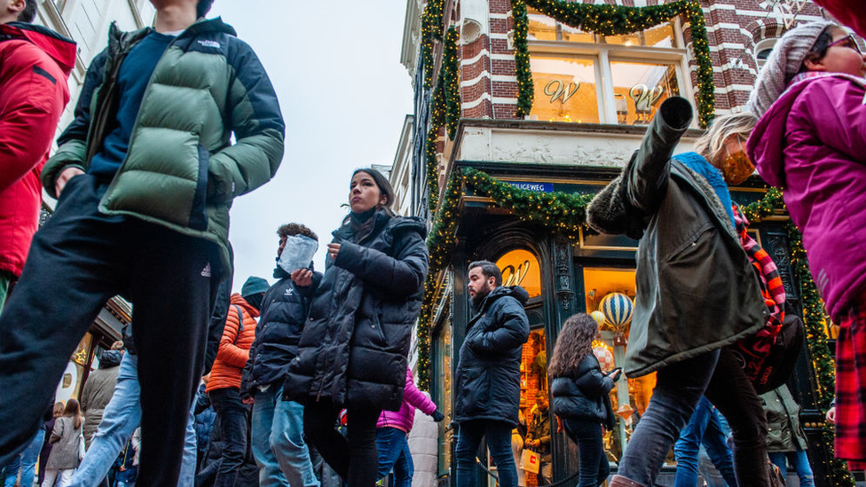 Hollanda, Omicron varyantı nedeniyle 14 Ocak'a kadar kapandı