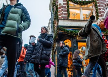 Hollanda, Omicron varyantı nedeniyle 14 Ocak'a kadar kapandı