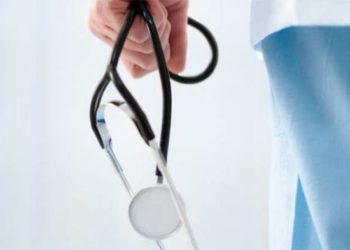 Hükümet, ebe ve hemşireleri zam dışı bıraktı