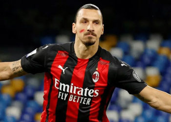 Ibrahimovic: Manchester United içtiğim meyve suyundan dolayı maaşımdan 1 sterlinlik kesinti yaptı