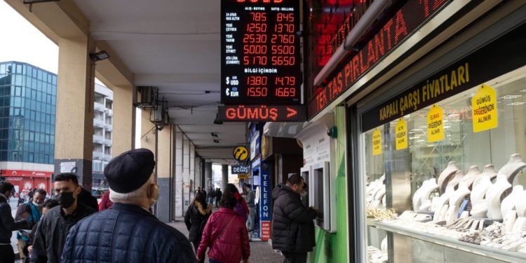 JP Morgan'ın Türk Lirası ile algoritmik işlemlerini sonlandırması ne anlama geliyor?