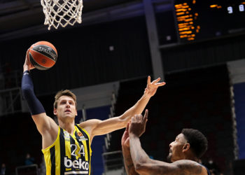 Jan Vesely devleşti; Fenerbahçe Beko, Zenit'i devirdi