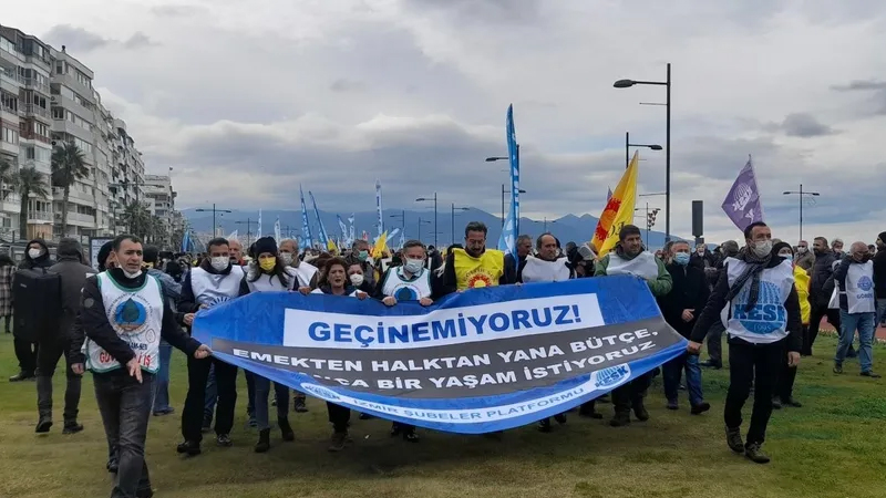 KESK'ten "Geçinemiyoruz" mitingi: Sefaleti kalıcı hale getirecek ekonomik düzeni kurtuluş olarak sunmaya çalışıyorlar