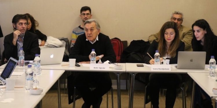 KONDA araştırması: En fazla kadınlar haksızlığa uğruyor, siyasilere güven yok