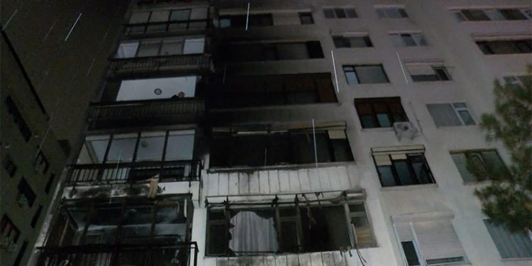 Kadıköy'de 10 katlı binada yangın