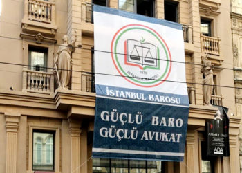 Kadın avukata cezaevinde ‘çıplak aramaya’ tepkiler çığ gibi; Barolar nerede?