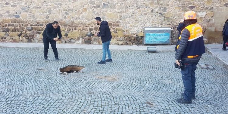Kadın göçüğe düştü, 200 metrelik kaçak tünel ortaya çıktı