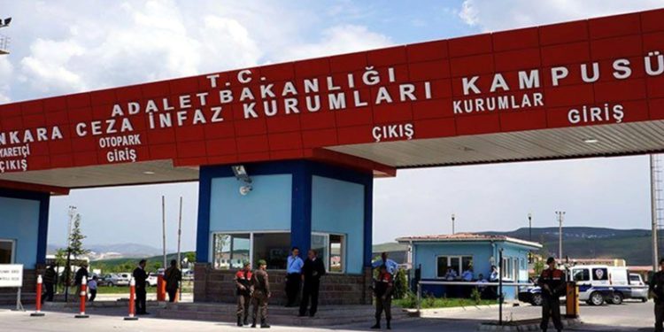 Kadın tutuklulara ‘halay' ve ‘Kürtçe şarkı’ cezası