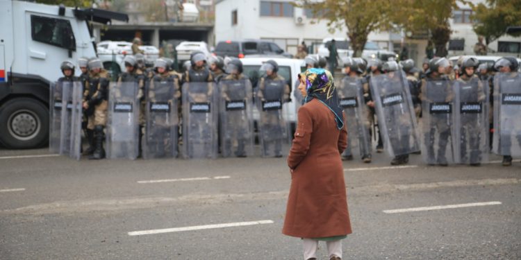 Kadınlara kayyım darbesi: Dağıtılan sığınma evleri, kapatılan şiddet hattı, yurtlar ve atölyeler…