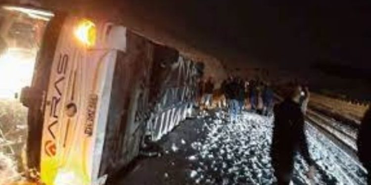 Kars'ta otobüs kazası: En az 6 kişi hayatını kaybetti