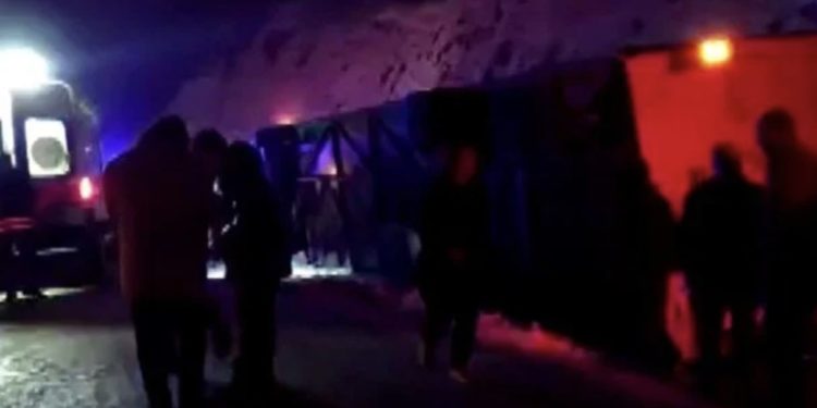 Kars’ta meydana gelene otobüs kazasında 6 kişi hayatını kaybetti