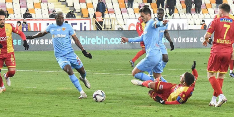 Kayserispor son dakika golüyle 1 puanı aldı