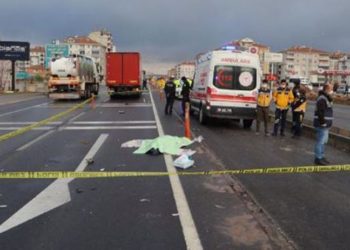 Kaza yerinden geçerken ölen kişinin annesi olduğunu öğrendi