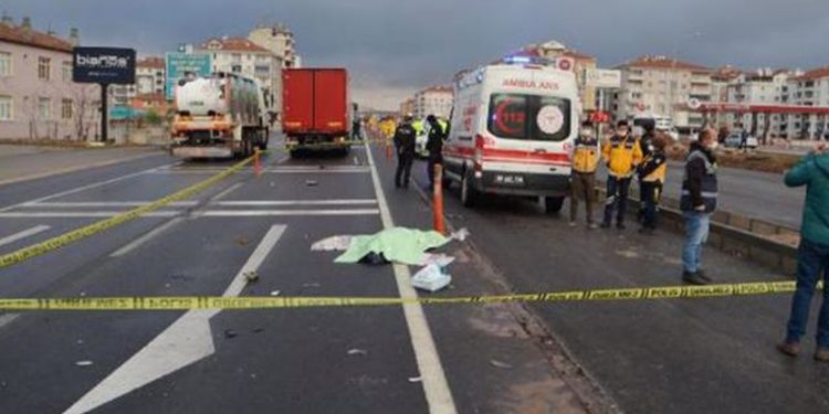 Kaza yerinden geçerken ölen kişinin annesi olduğunu öğrendi