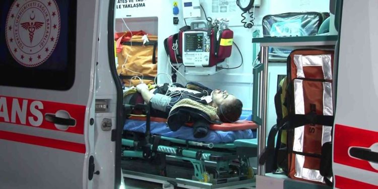 Kazada yaralandı kameralara bağırdı: Çek kanka çek